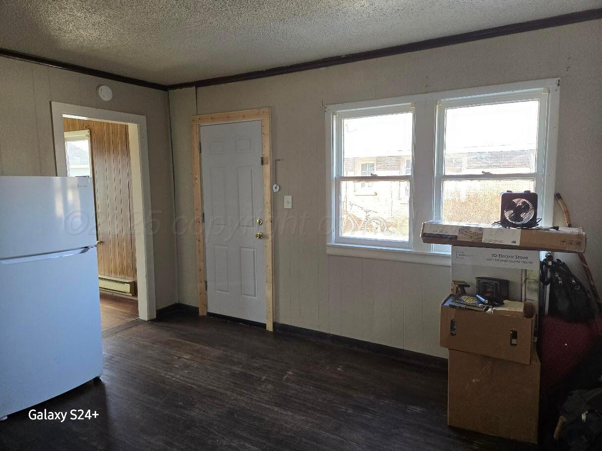 1104 South Western Street Amarillo, TX 79106 - Photo 10 of 24 a view of a livingroom with a window