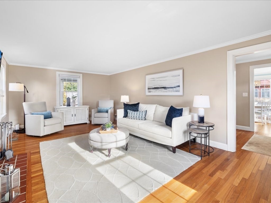 25 Pickwick Road Marblehead, MA 01945 - Photo 6 of 42 a living room with furniture and a wooden floor