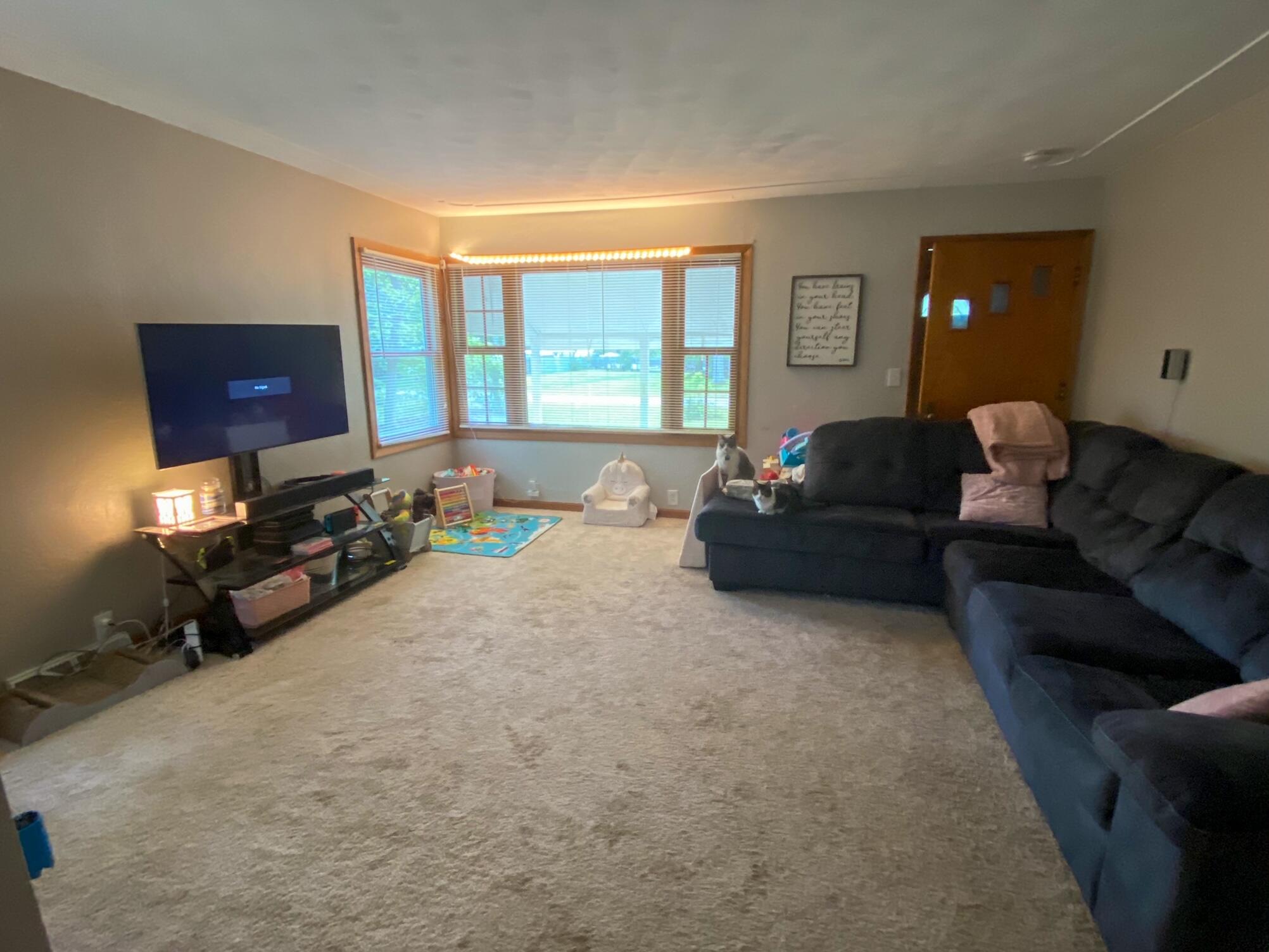 154 South Bock Road Muskegon, MI 49442 - Photo 3 of 21 Living Room