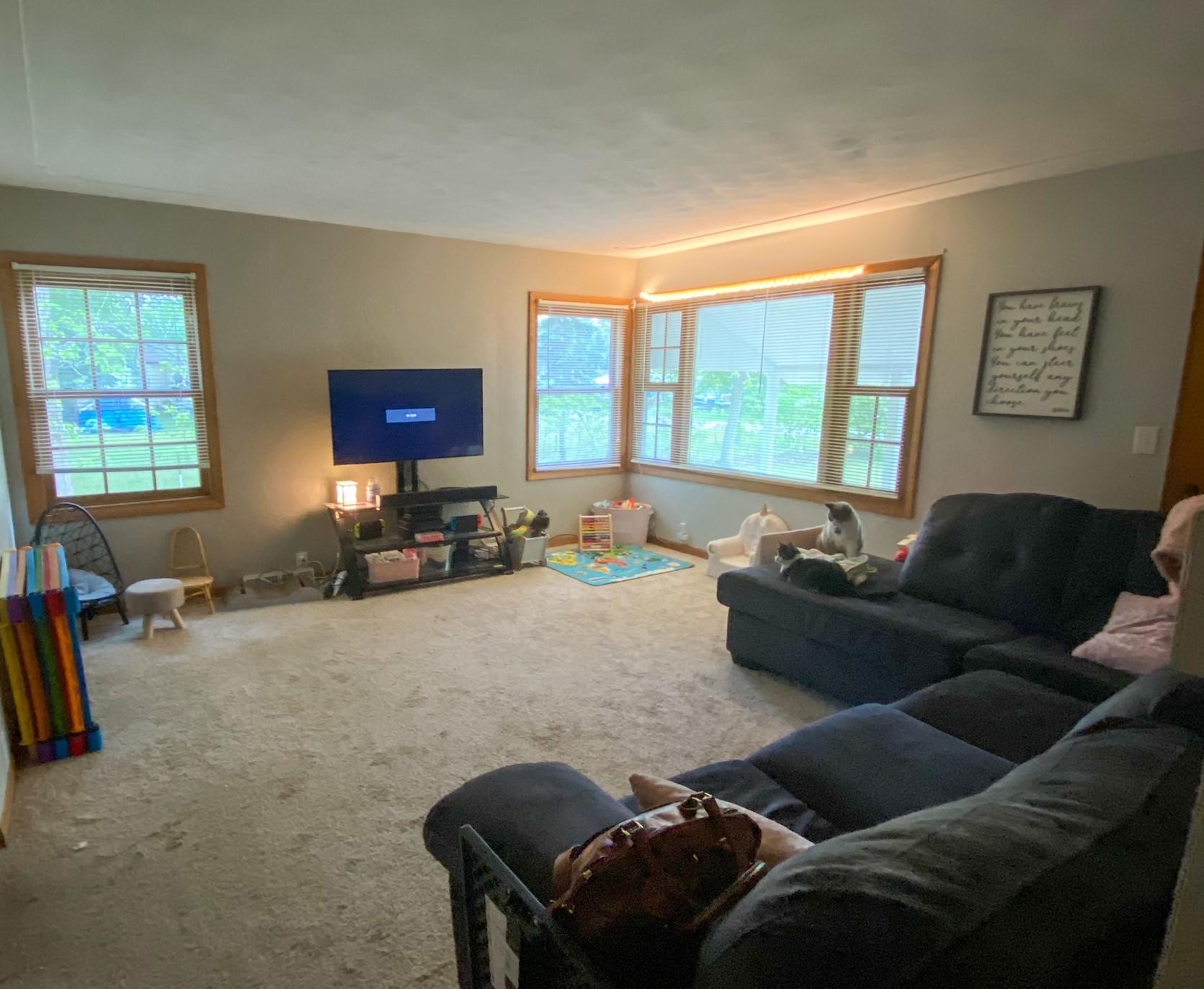 154 South Bock Road Muskegon, MI 49442 - Photo 4 of 21 Living Room.