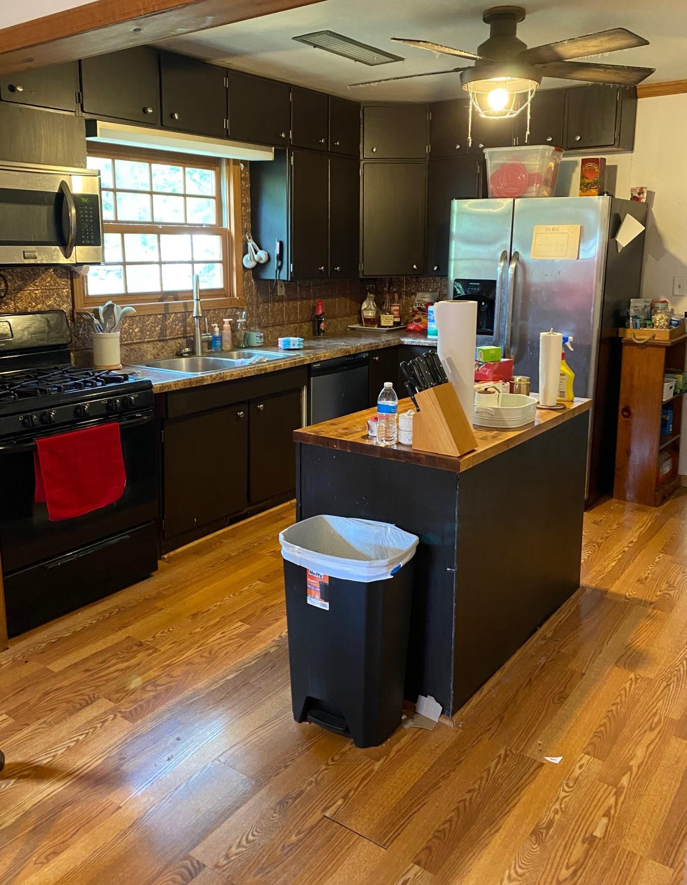154 South Bock Road Muskegon, MI 49442 - Photo 6 of 21 Kitchen.