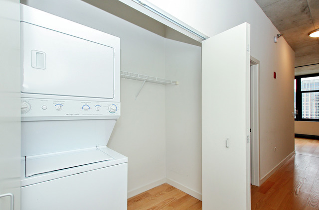 235 West Van Buren Street, Unit 3420 Chicago, IL 60607 - Photo 13 of 18 a utility room with dryer and washer