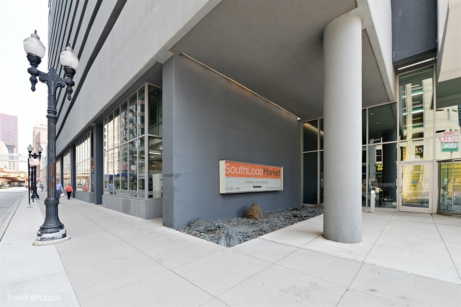 235 West Van Buren Street, Unit 3420 Chicago, IL 60607 - Photo 3 of 18