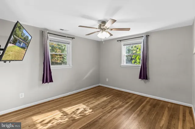 a view of empty room with window