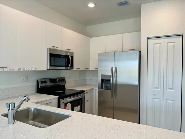 $3,275 | 12713 Northwest 24th Avenue, Miami, FL 33147