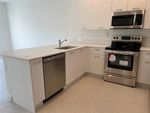 $3,275 | 12713 Northwest 24th Avenue, Miami, FL 33147