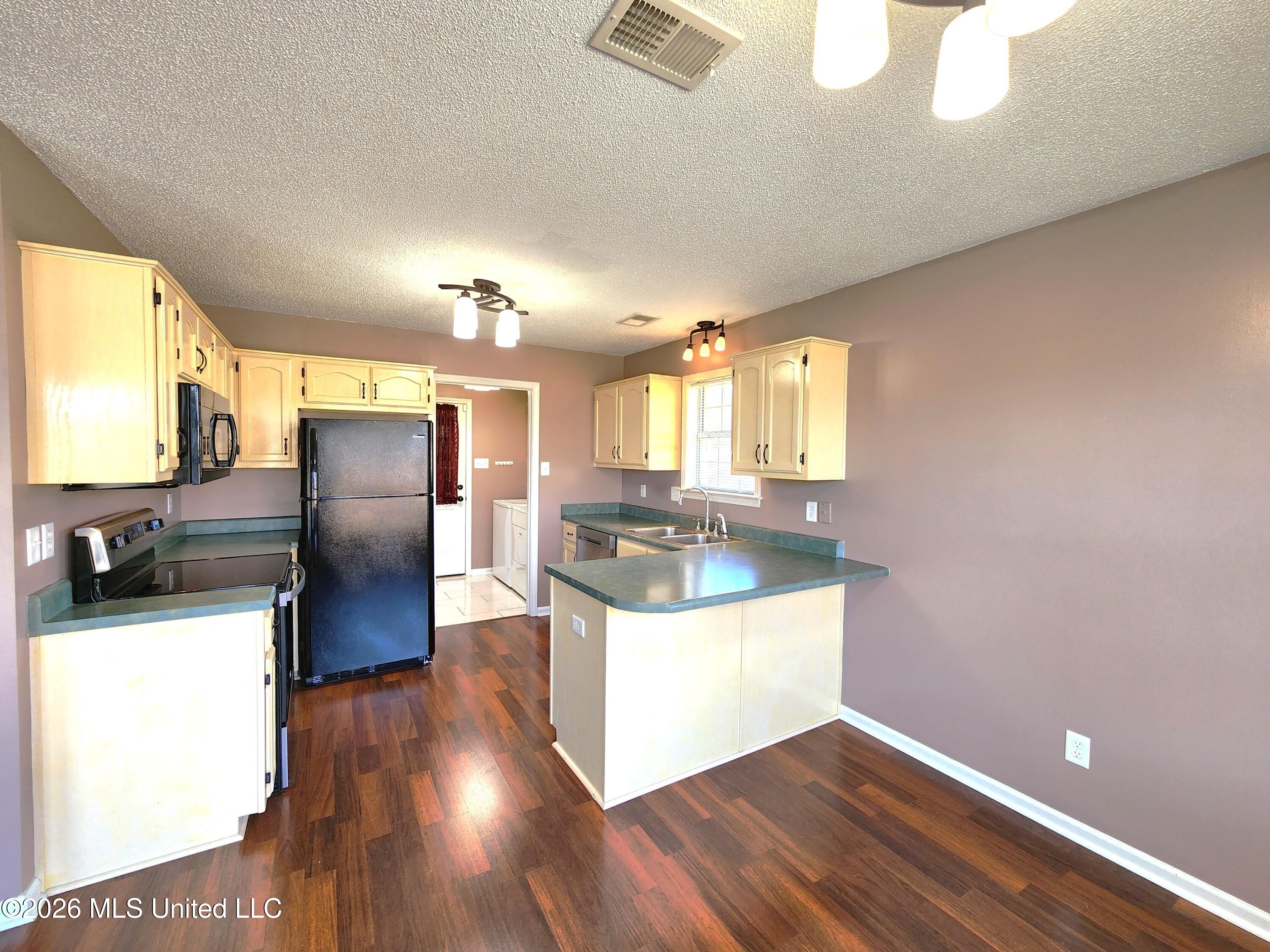 3396 Clepsyda Drive Hernando, MS 38632 - Photo 17 of 36 Kitchen