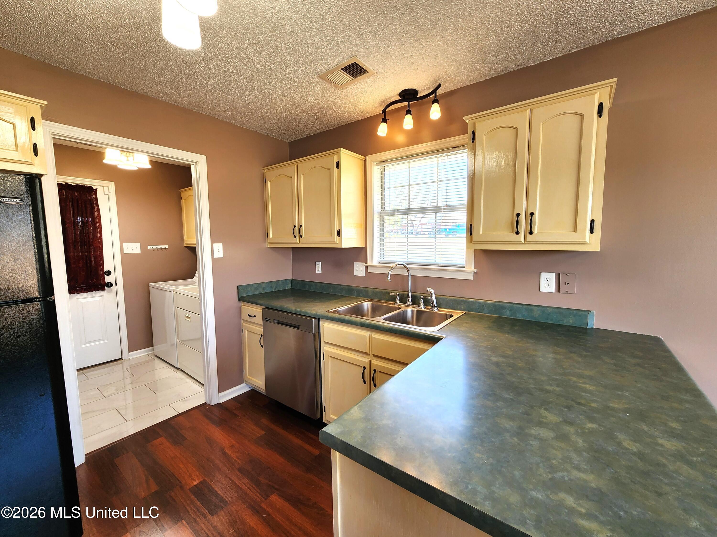 3396 Clepsyda Drive Hernando, MS 38632 - Photo 19 of 36 Kitchen