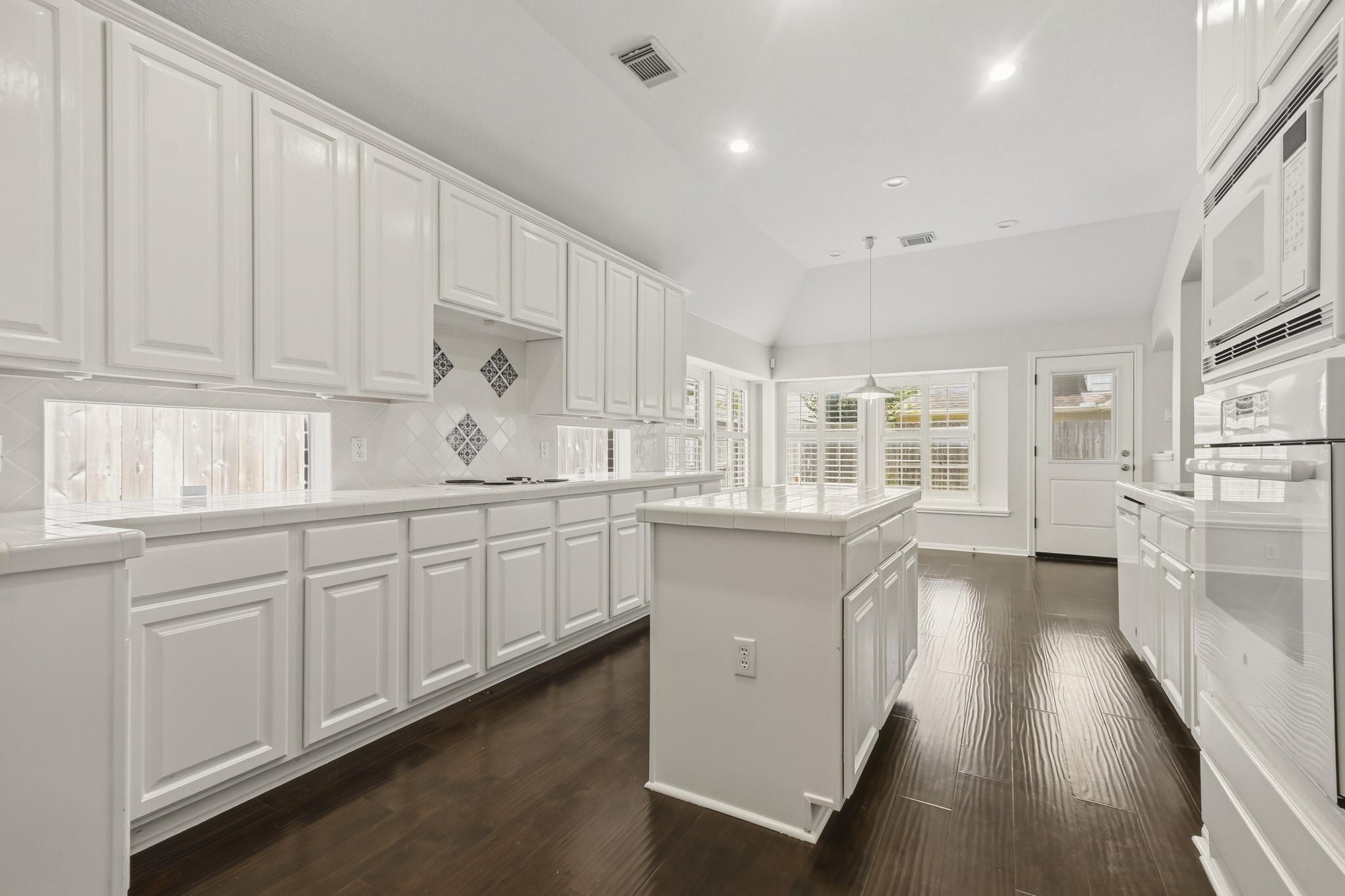7019 Brookfir Lane Houston, TX 77040 - Photo 10 of 34