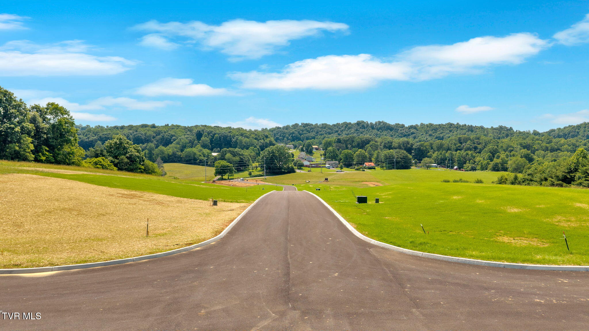 449 Tortoise Way, Unit 14 Jonesborough, TN 37659 - Photo 3 of 5 25-web-or-mls-DJI_20250602111908_0167_D