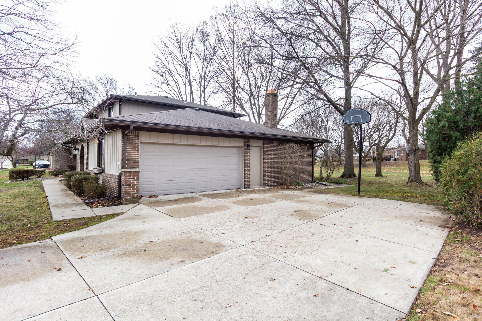 22175 Wingate Court Farmington, MI 48335 - Photo 11 of 44 Side entry
