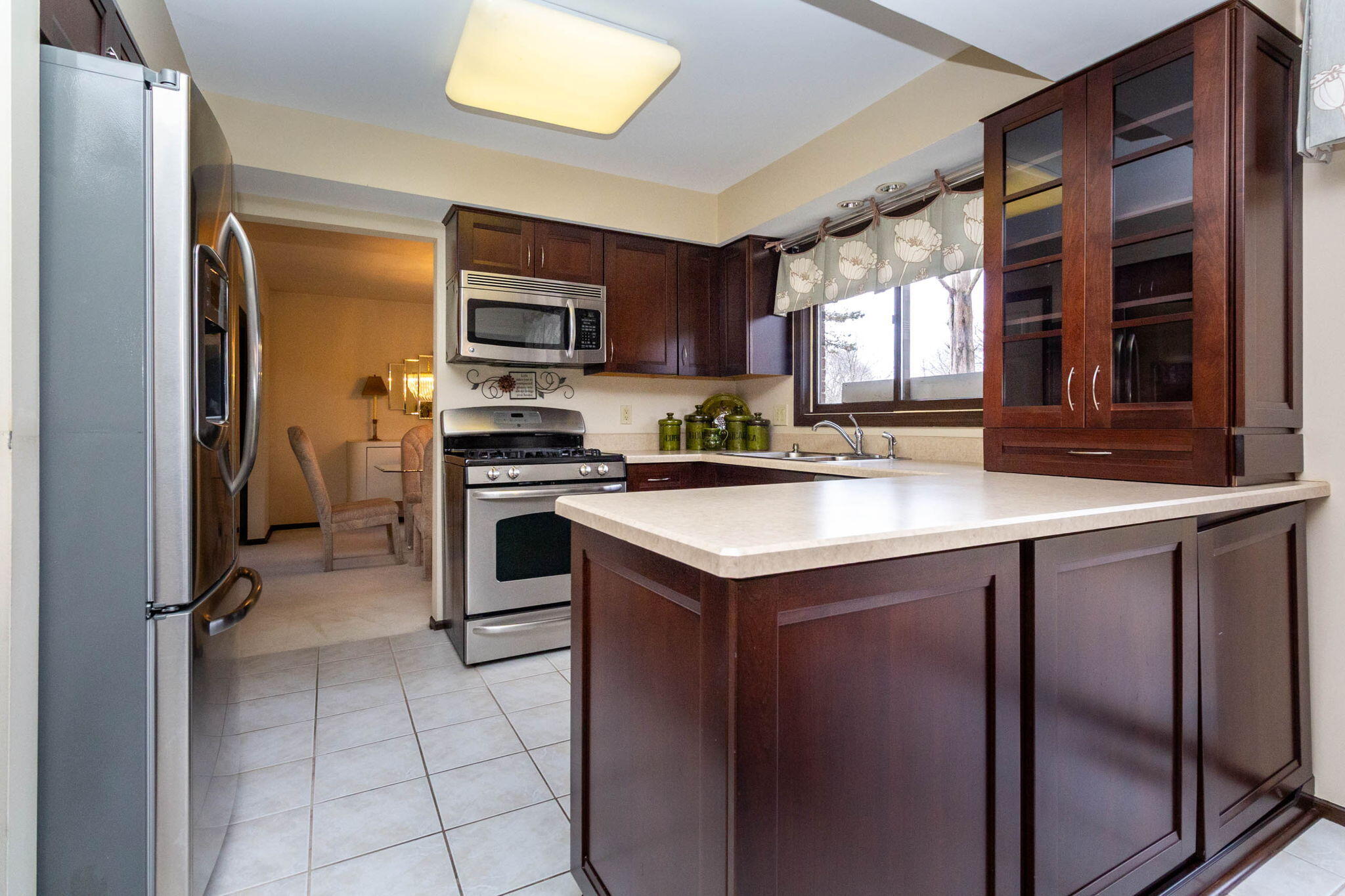 22175 Wingate Court Farmington, MI 48335 - Photo 14 of 44 Spacious Kitchen