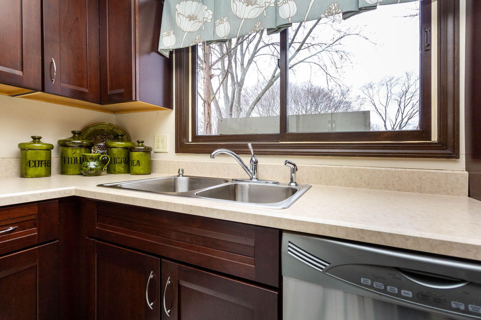 22175 Wingate Court Farmington, MI 48335 - Photo 16 of 44 Stainless sink
