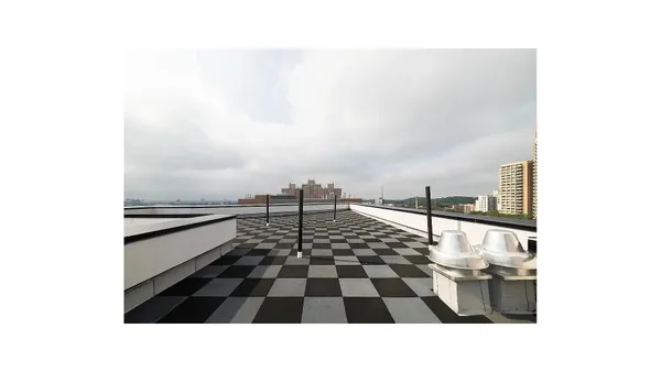 a black and white photo of a building