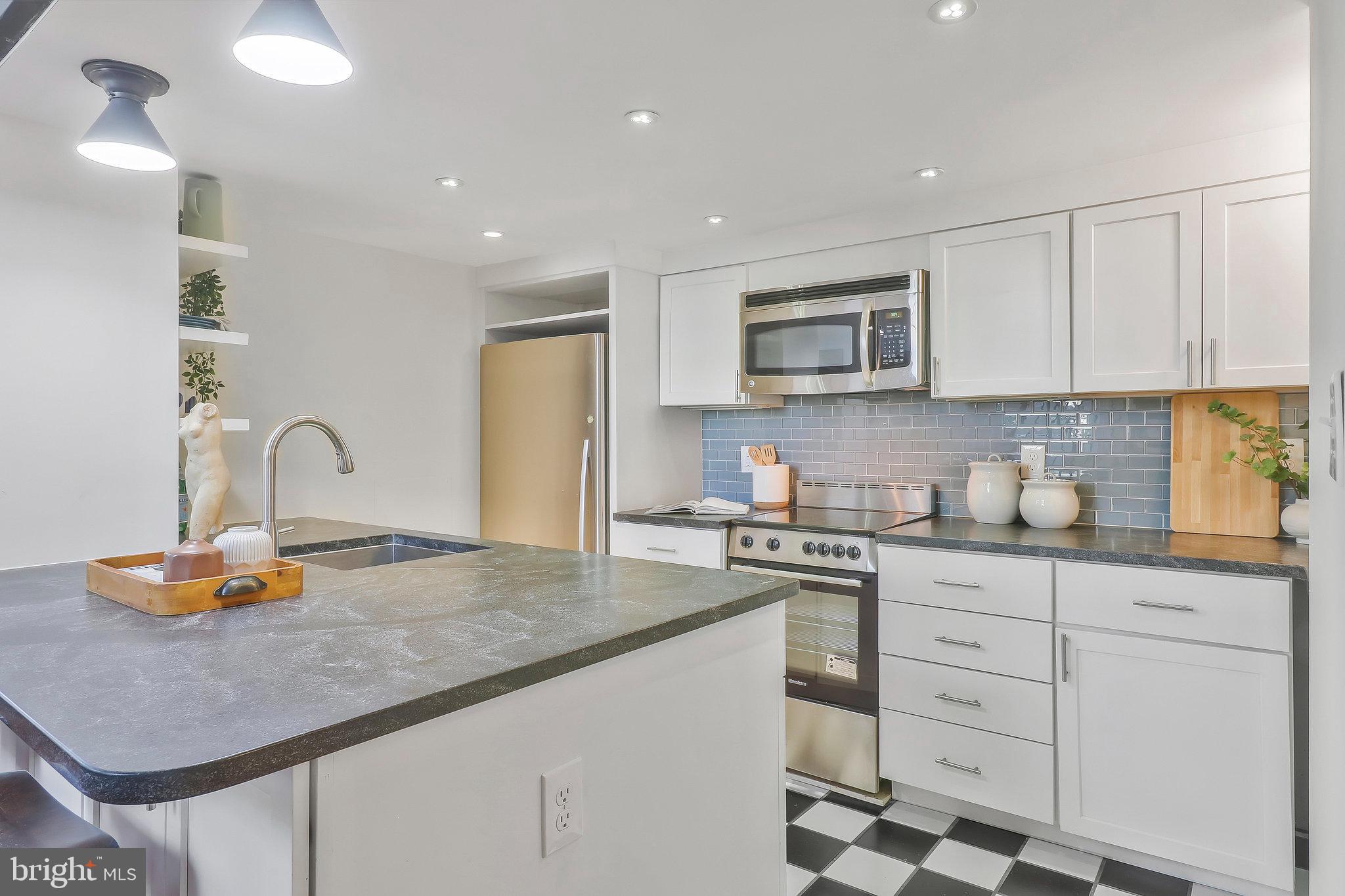 410 5th Street Northeast, Unit 14 Washington, DC 20002 - Photo 16 of 40 Kitchen w/granite counters, stainless appliances.