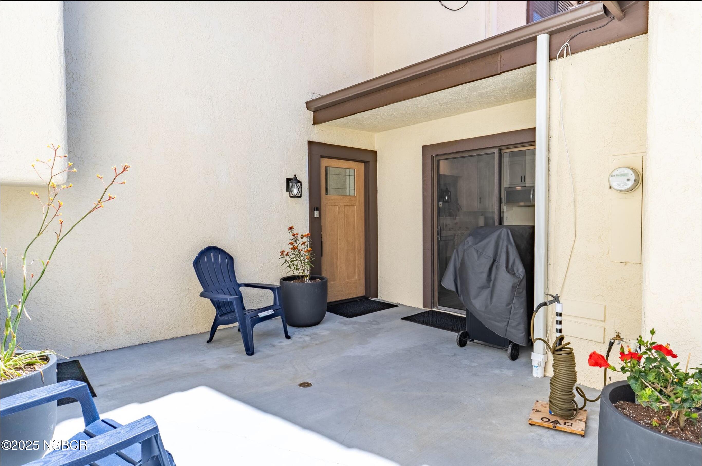 5 Stanford Circle Lompoc, CA 93436 - Photo 3 of 21 a living room with furniture