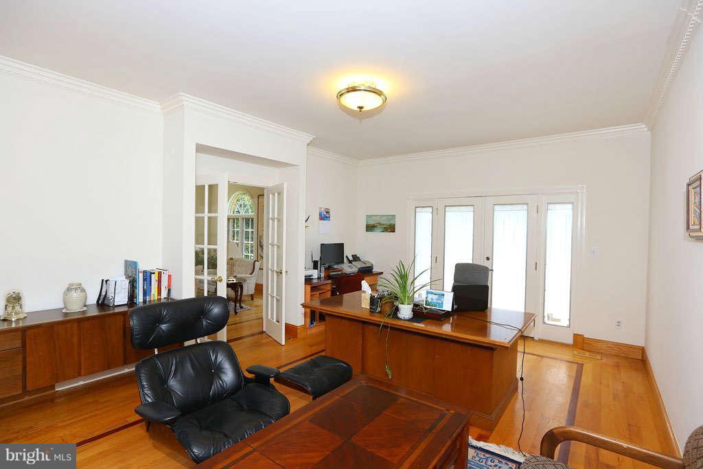 12530 Falls Road Potomac, MD 20854 - Photo 11 of 27 a room with furniture and windows