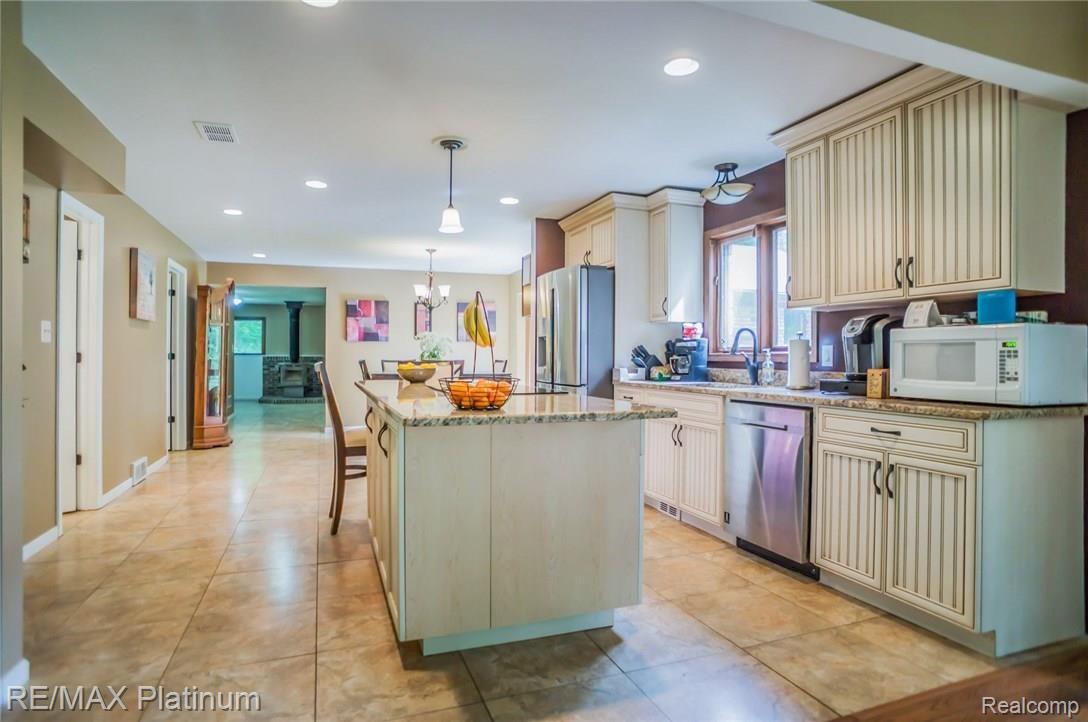 3788 Chase Lake Road Howell, MI 48855 - Photo 9 of 31 9.jpg