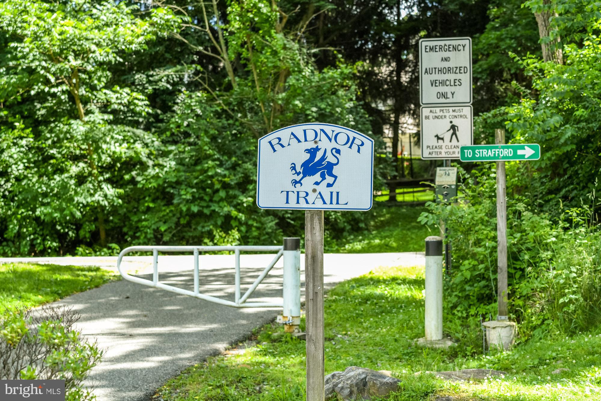 22 Longwood Drive Wayne, PA 19087 - Photo 24 of 28 a sign on the side of the road