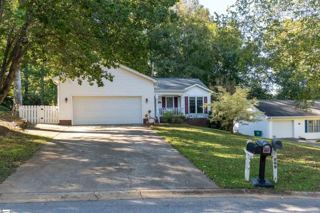 $214,900 | 405 Pascal Drive, Greenwood, SC 29649
