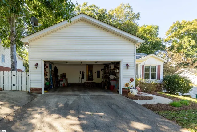 $214,900 | 405 Pascal Drive, Greenwood, SC 29649