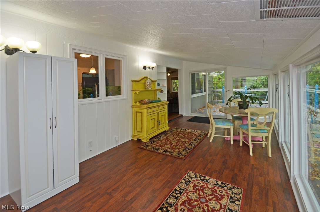 6338 Stumph Road Cleveland, OH 44130 - Photo 8 of 35