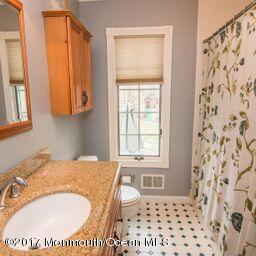 33 Woods End Road Middletown, NJ 07748 - Photo 12 of 23 Bath
