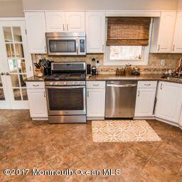 33 Woods End Road Middletown, NJ 07748 - Photo 4 of 23 Kitchen