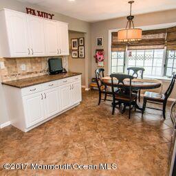 33 Woods End Road Middletown, NJ 07748 - Photo 5 of 23 Kitchen