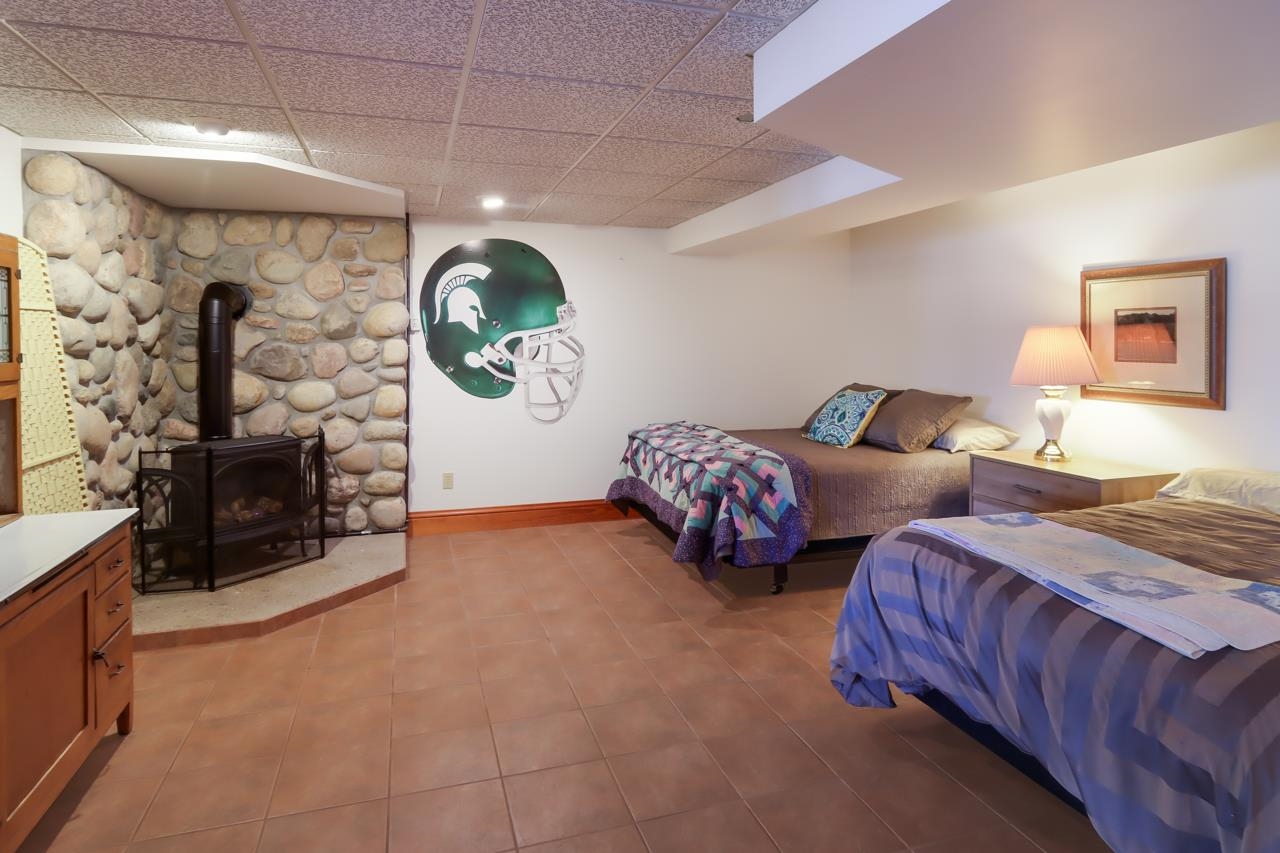 644 South Stony Point Road Suttons Bay, MI 49682 - Photo 45 of 79 1915495-44.JPG