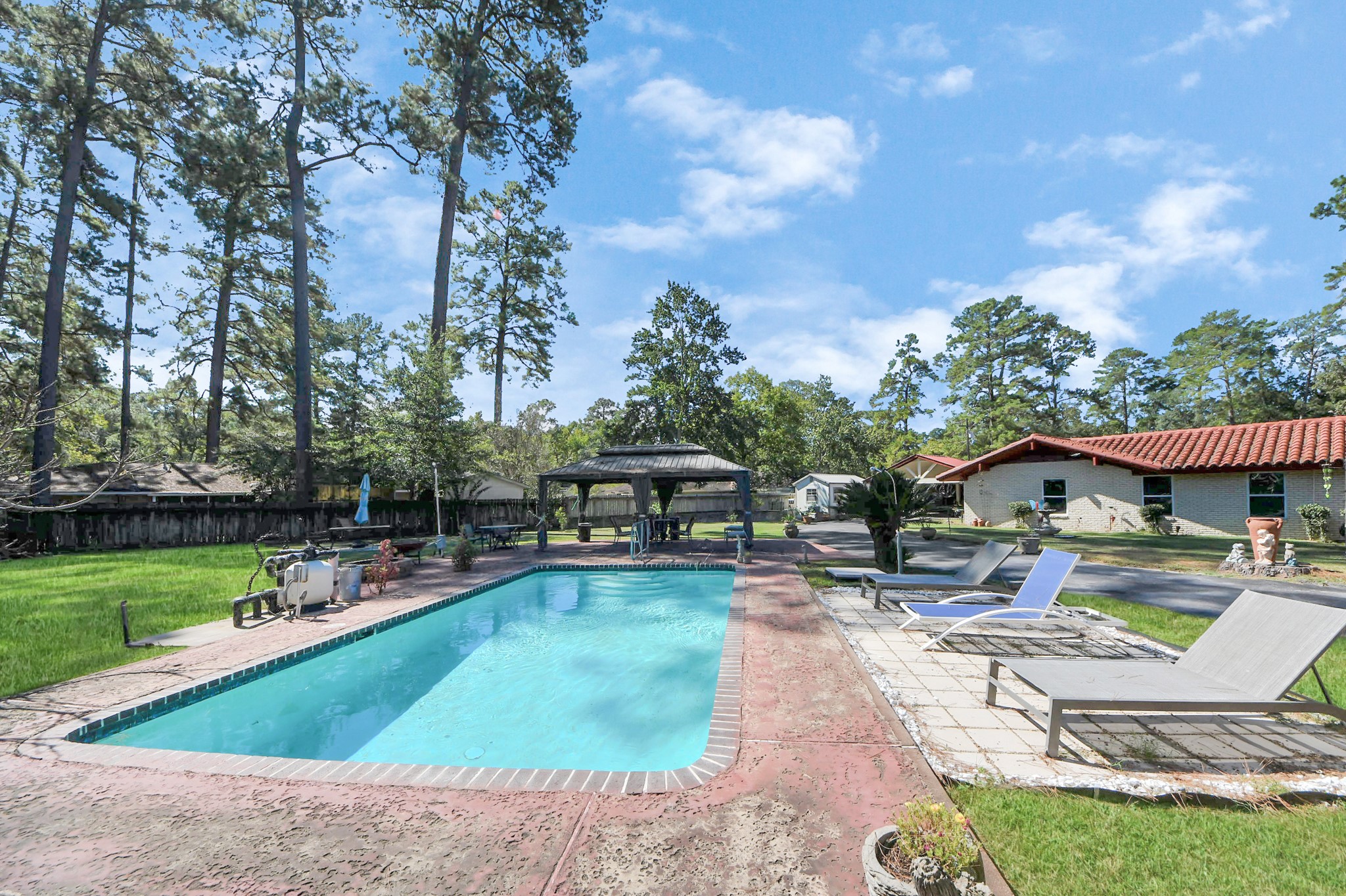 142 Wall Street Cleveland, TX 77327 - Photo 33 of 36 a view of a swimming pool with lounge chairs in patio