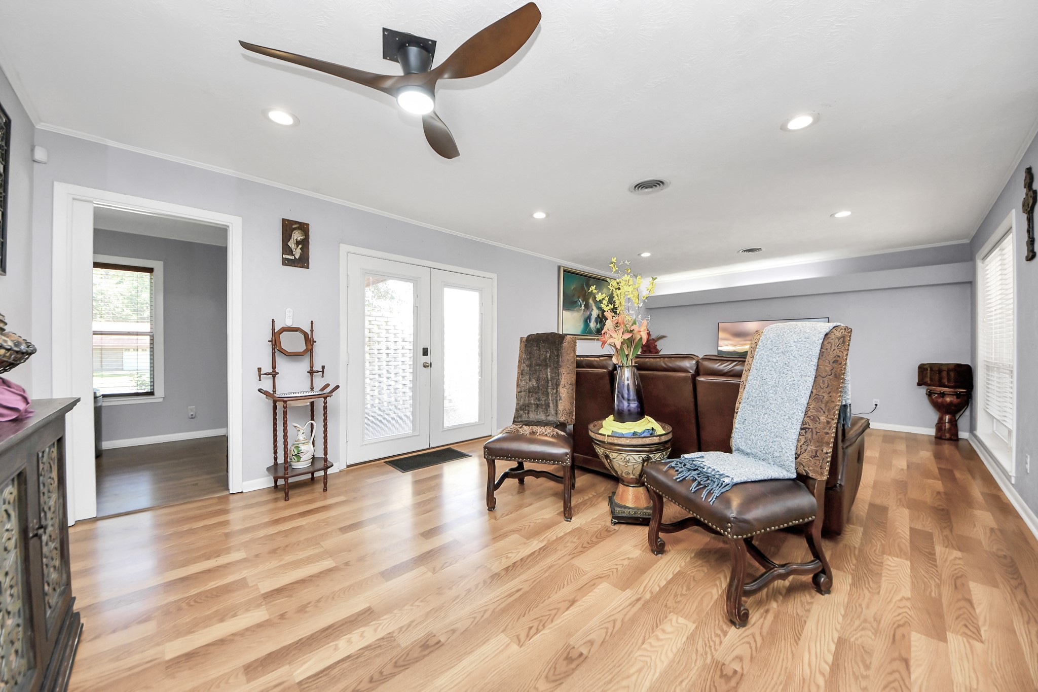 142 Wall Street Cleveland, TX 77327 - Photo 9 of 36 a workspace with wooden floor and furniture