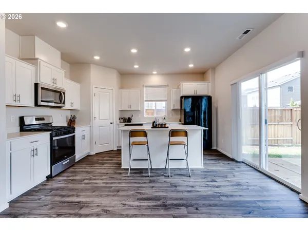 $525,000 | 2932 V Street, Springfield, OR 97477