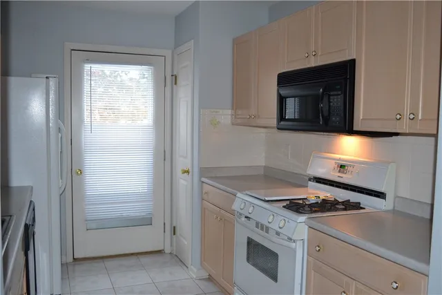 $2,500 | 24 Amberwood Place, Greece, NY 14626