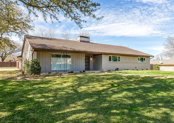 $3,200 | 6940 Bal Lake Drive, Fort Worth, TX 76116