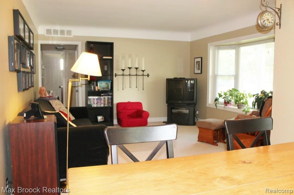 4024 West Webster Road Royal Oak, MI 48073 - Photo 13 of 30 IMG_4772.jpg