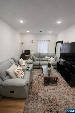 $2,199 | 419 Bloomfield Avenue, Unit 415, Bloomfield, NJ 07003