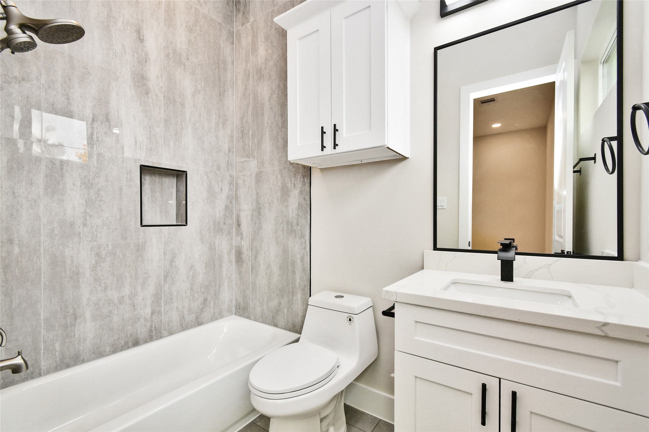 3229 Tuam Street Houston, TX 77004 - Photo 36 of 50 3rd full bathroom