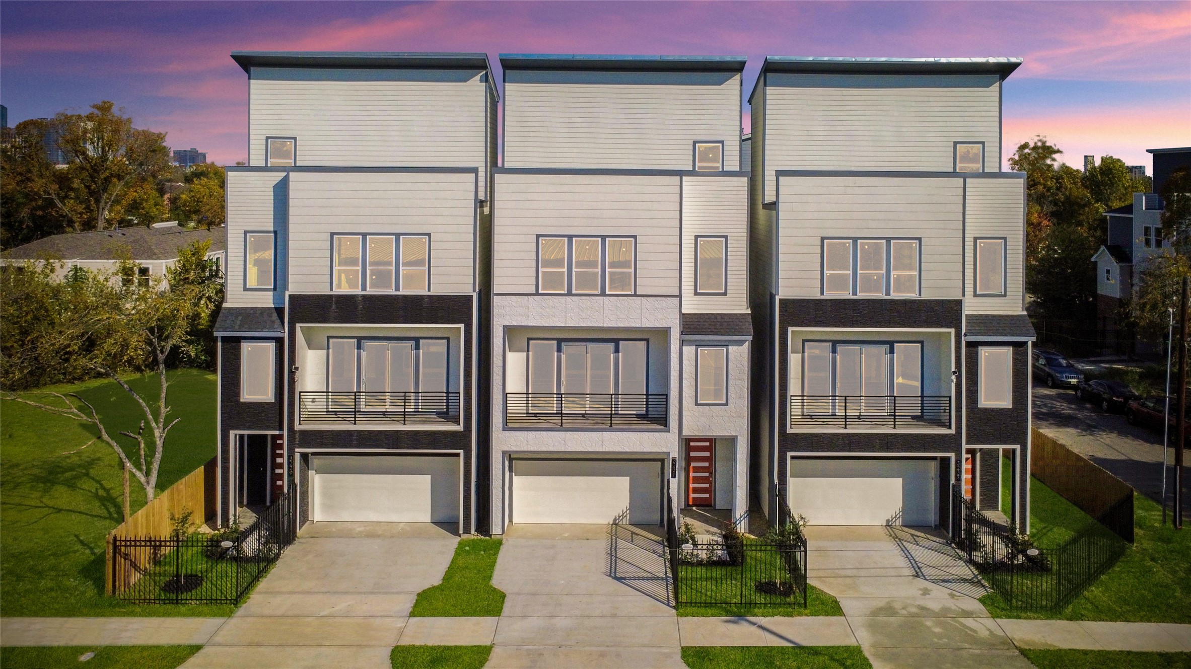 3229 Tuam Street Houston, TX 77004 - Photo 48 of 50 Twilight view of Tuam Heights subdivision