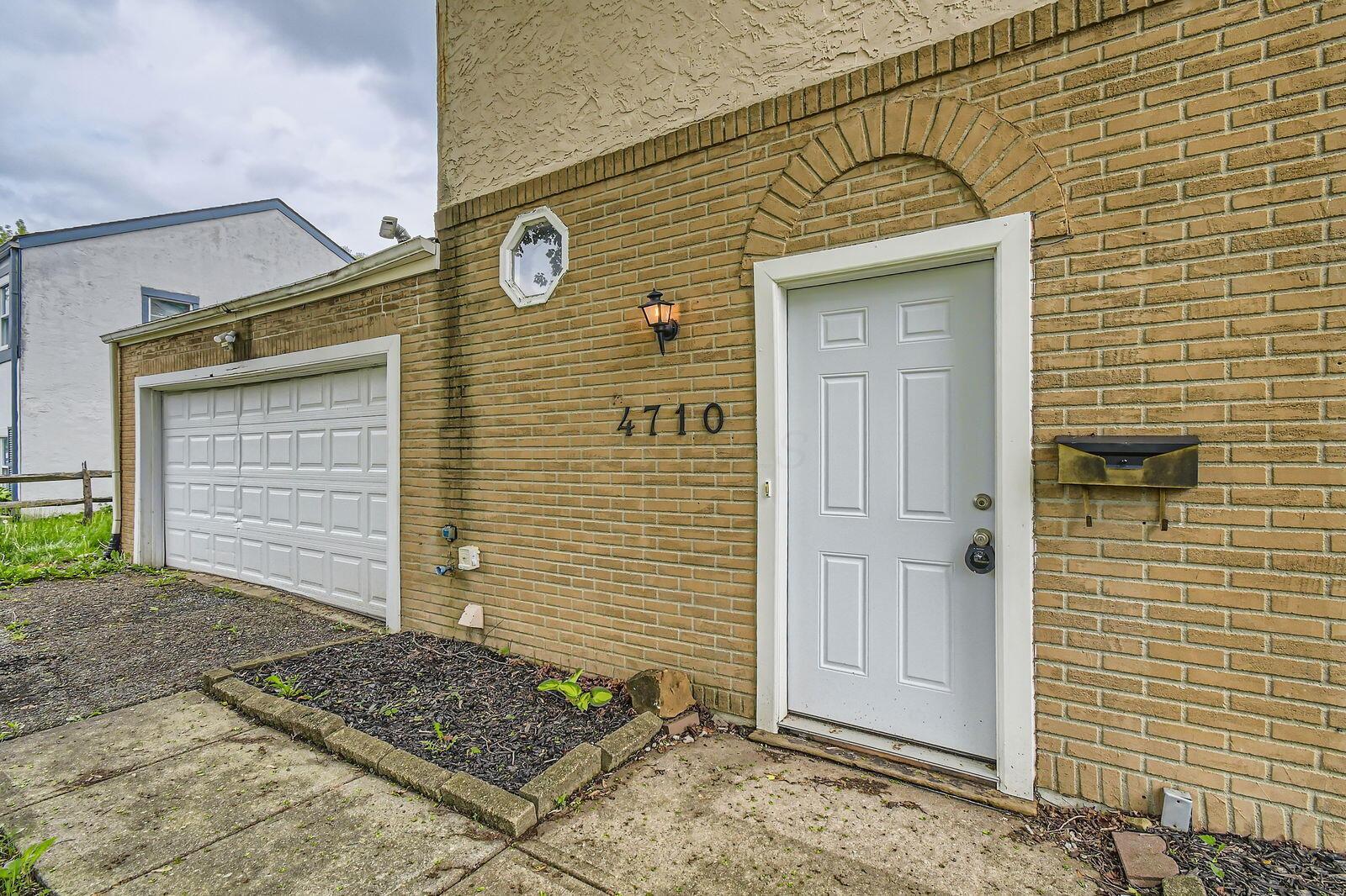 4710 Heaton Road Columbus, OH 43229 - Photo 3 of 28 4710 Heaton Rd - Web Quality - 003 - 03