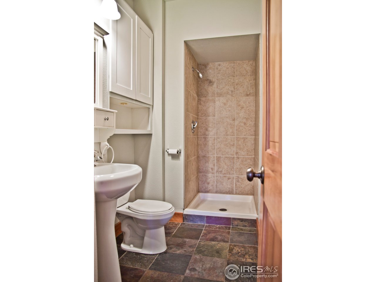 35 South Taft Hill Road Fort Collins, CO 80521 - Photo 13 of 24 Mainfloor bath