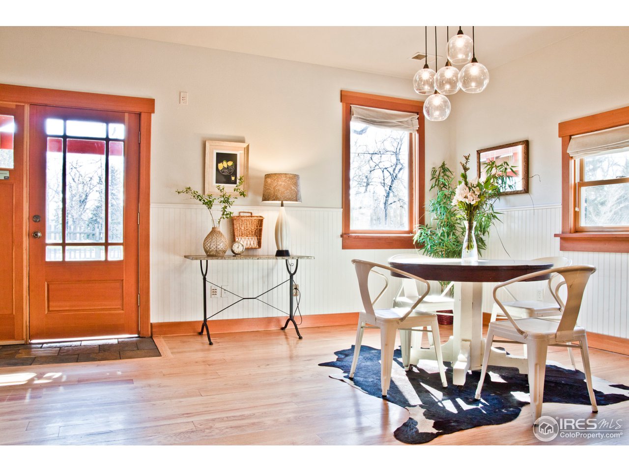 Oak floors throughout