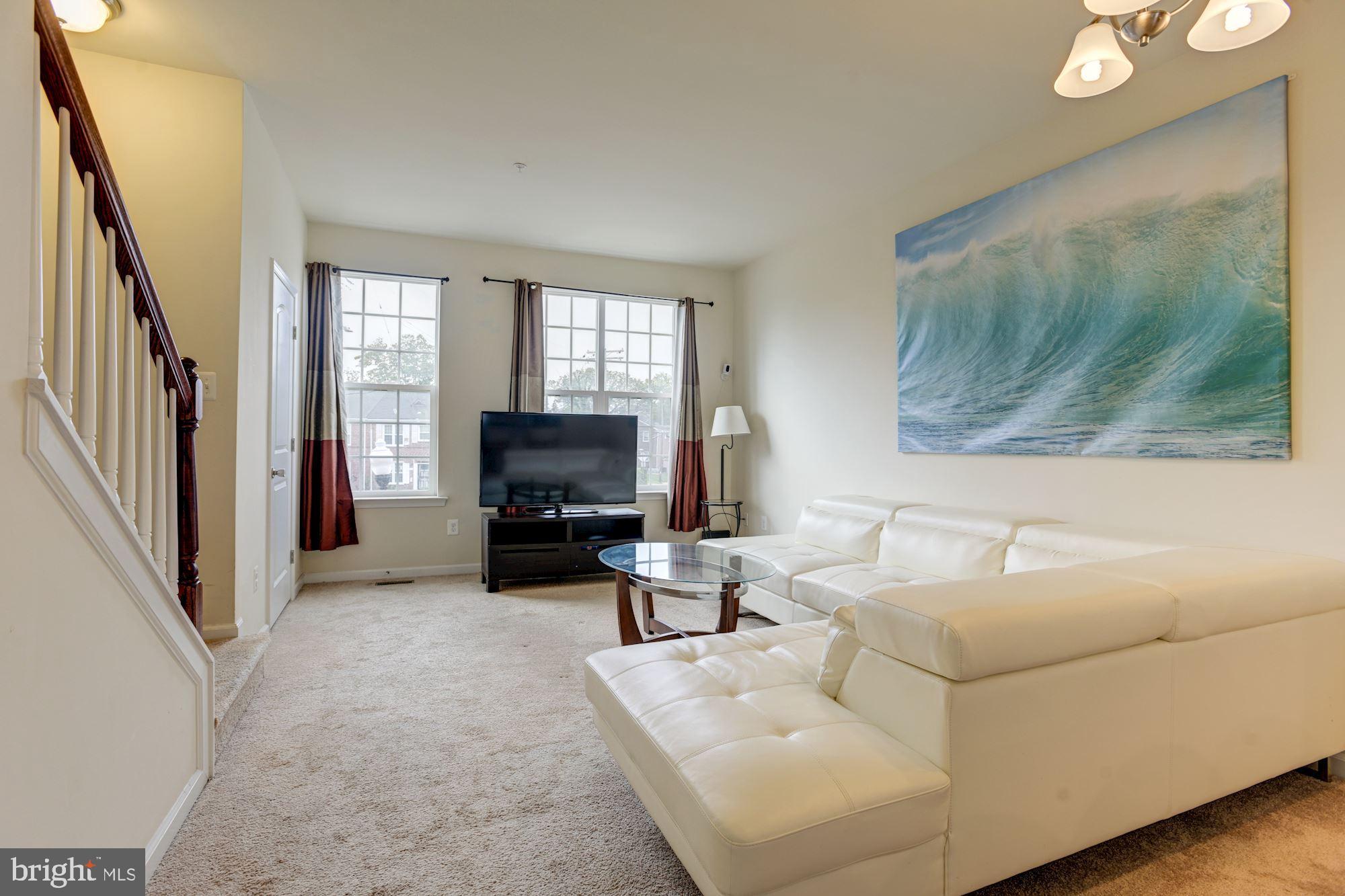 4362 Old Frederick Road Baltimore, MD 21229 - Photo 6 of 27 Living Room