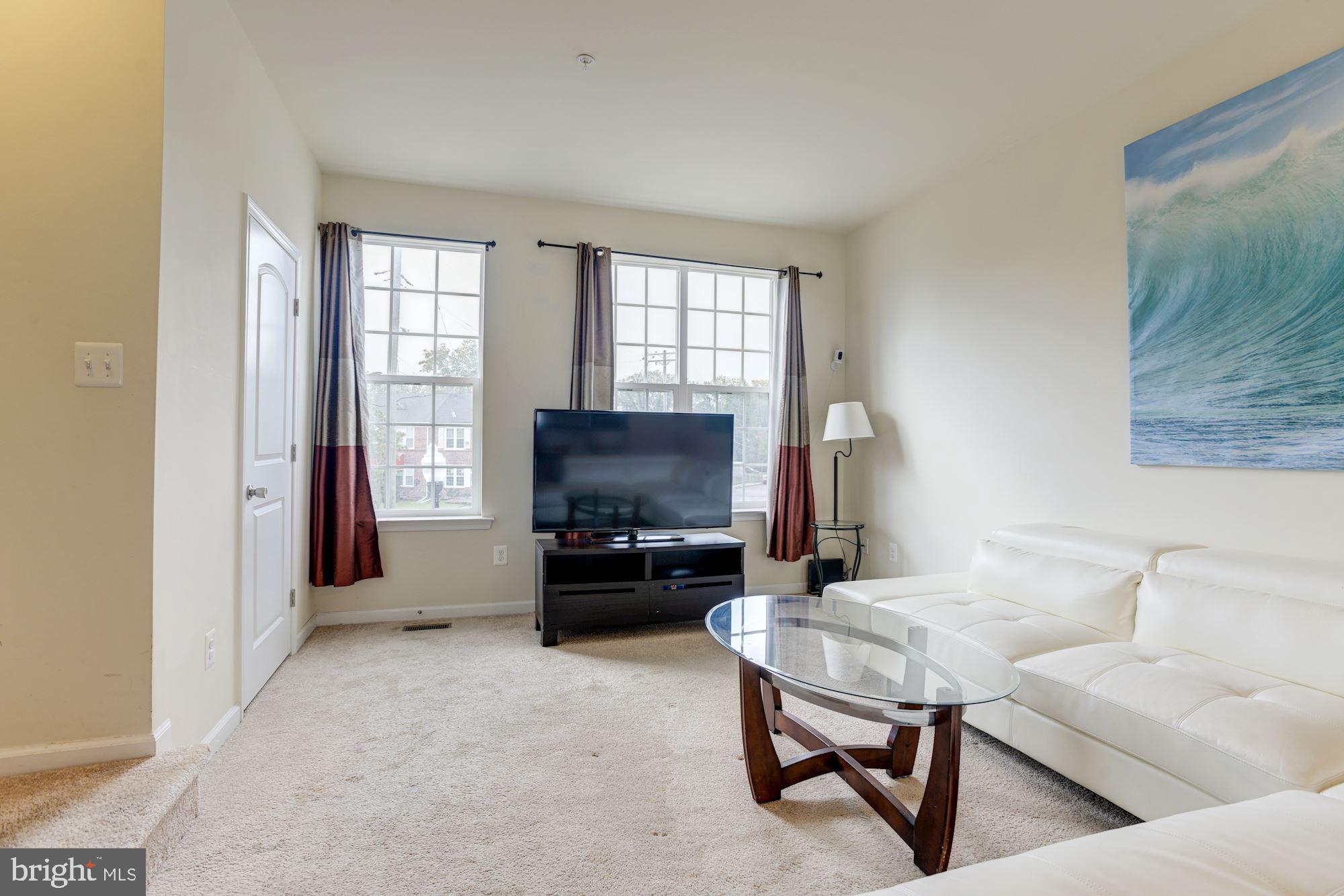 4362 Old Frederick Road Baltimore, MD 21229 - Photo 7 of 27 Living Room