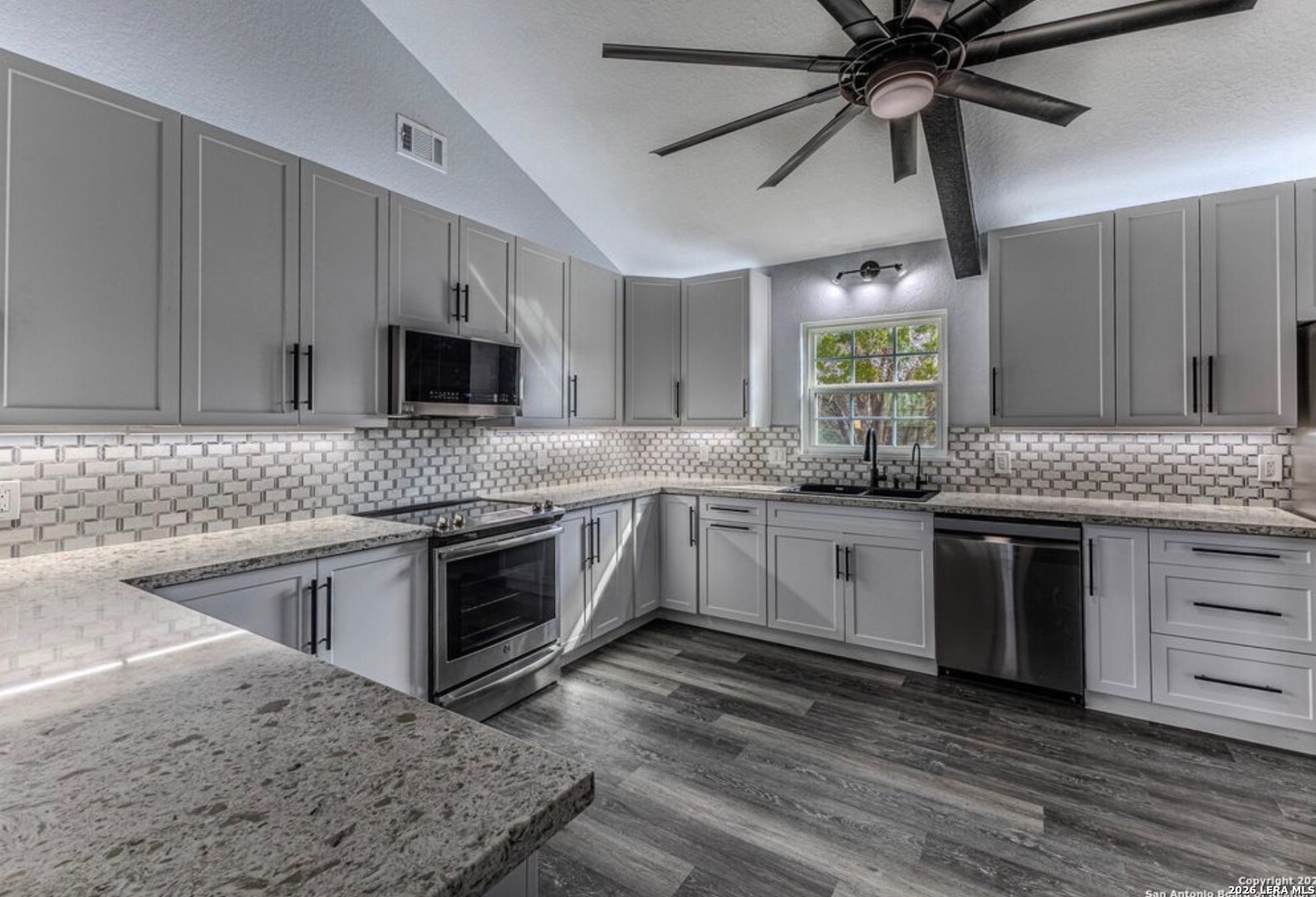 1620 Green Meadow Lane Spring Branch, TX 78070 - Photo 12 of 29