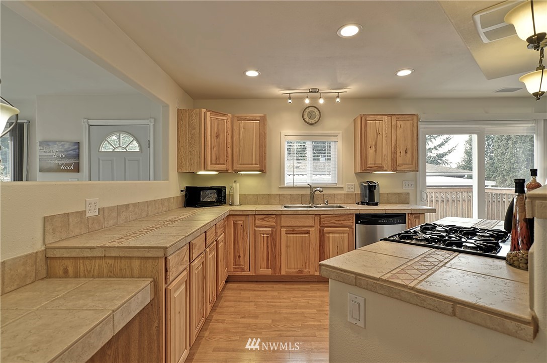 19235 128th Place Northeast Bothell, WA 98011 - Photo 4 of 25 Gallery Image 4