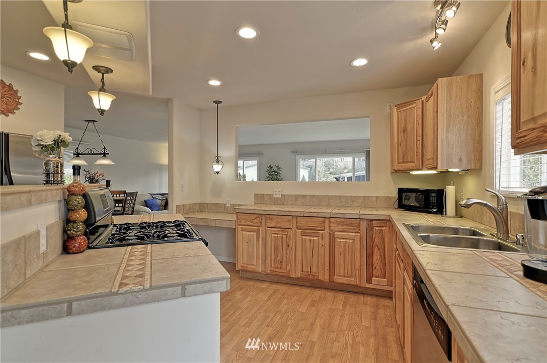 19235 128th Place Northeast Bothell, WA 98011 - Photo 5 of 25 Gallery Image 5