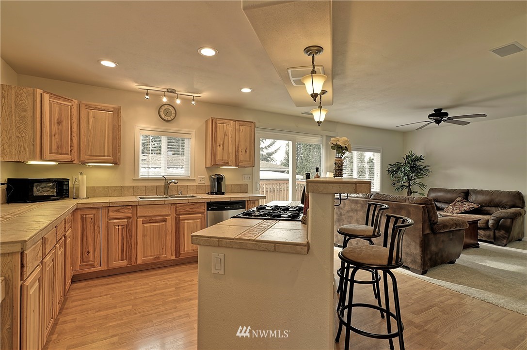 19235 128th Place Northeast Bothell, WA 98011 - Photo 6 of 25 Gallery Image 6