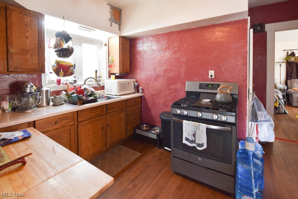 1411 Fulton Road Northwest Canton, OH 44703 - Photo 9 of 22 Kitchen