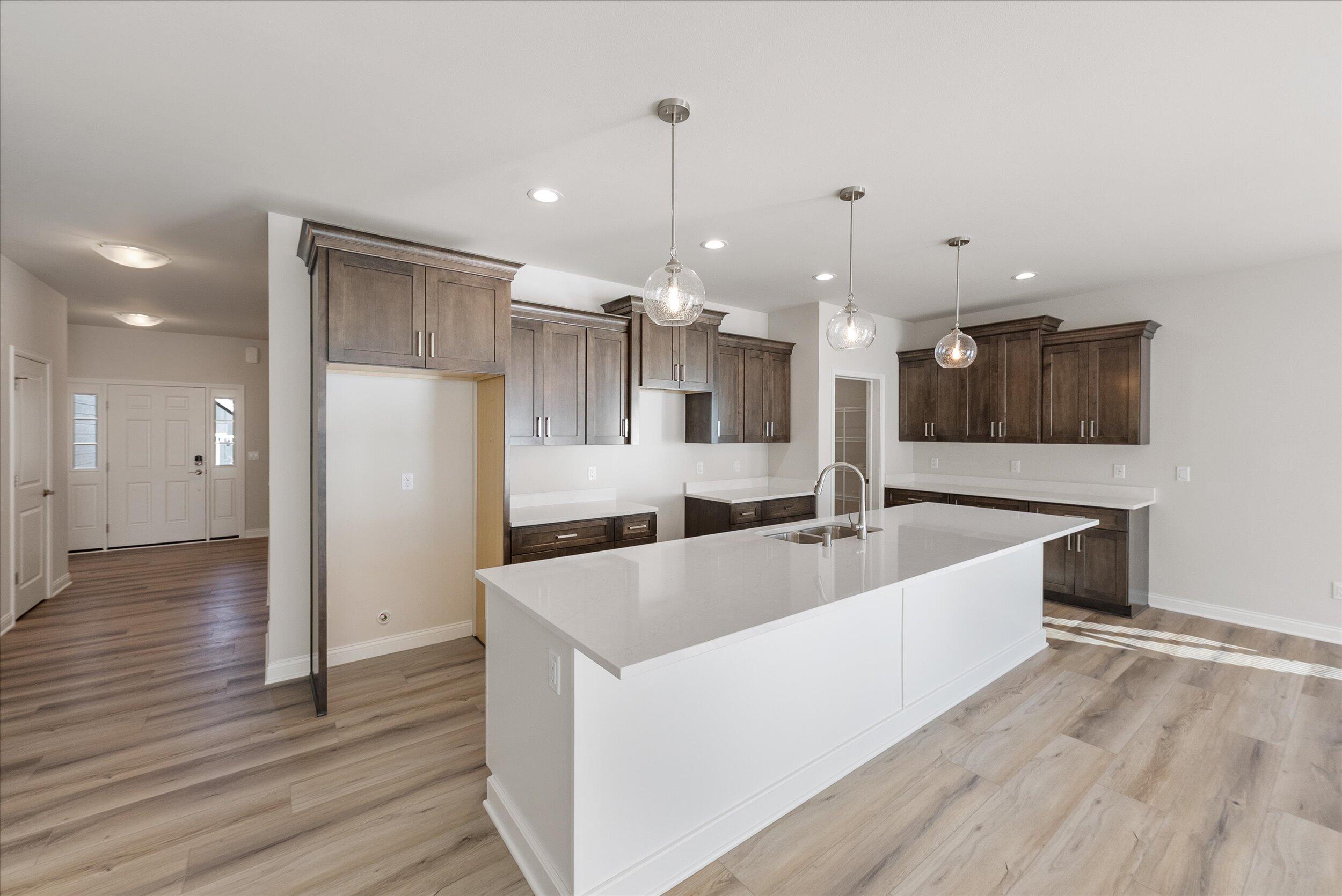 394 Sandy Circle Pewaukee, WI 53072 - Photo 12 of 36 Kitchen